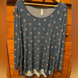 Blue and red diamond top